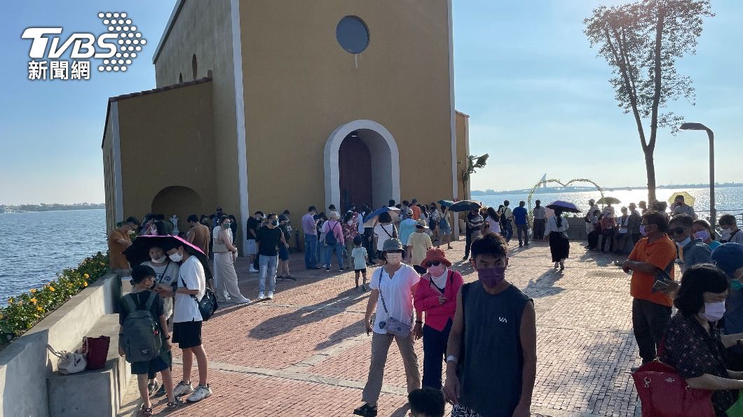 屏東大鵬灣海上教堂  變身咖啡廳竟爆紅人氣旺