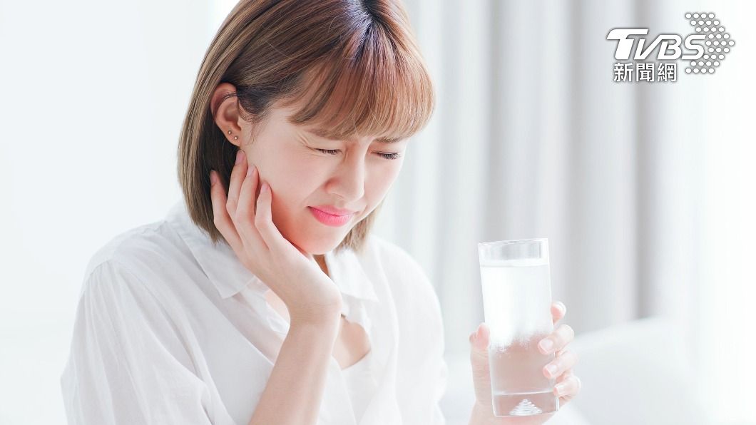 不是蛀牙卻痠痛!醫點名牙齒敏感食物 注意「3種水果」