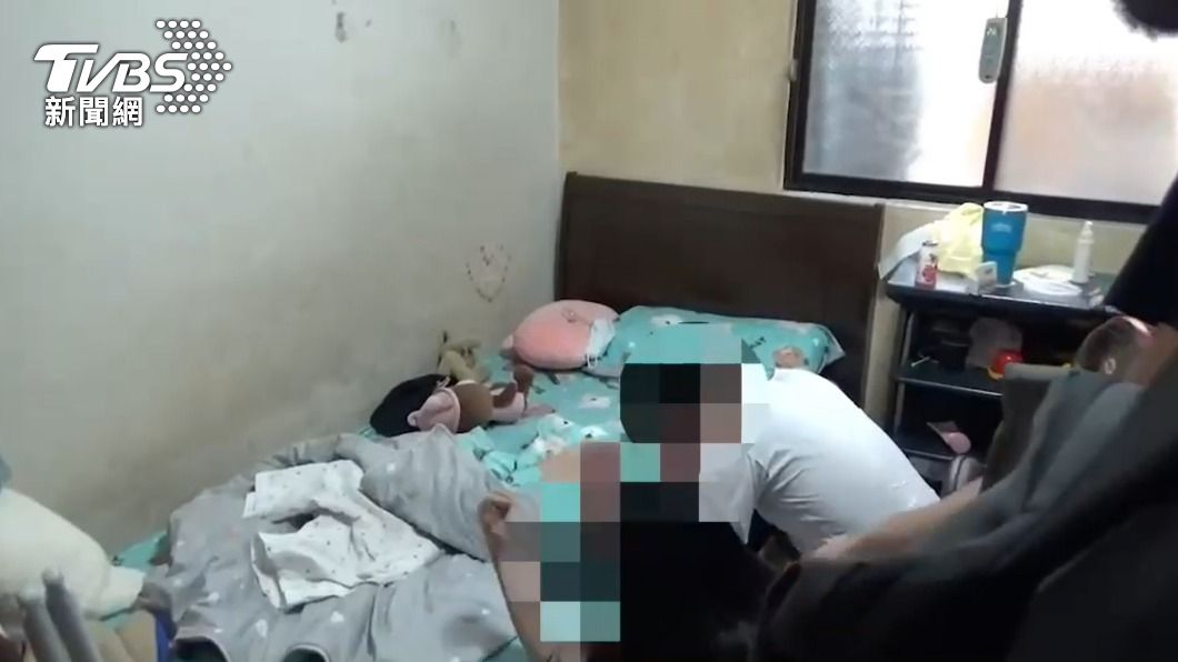 警方攻堅逮捕人蛇集團份子。（圖／TVBS）