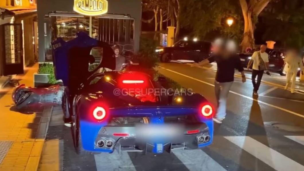 泊車弟沒熄火「法拉利馬王」往前撞 車主崩潰怒吼:滾出去