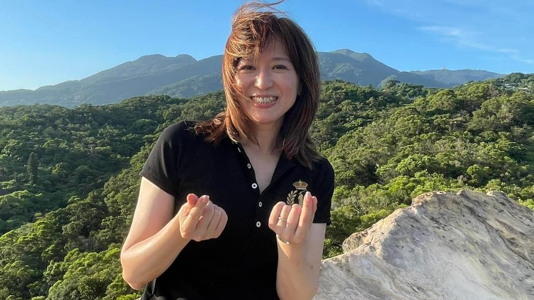 周玉琴22日在臉書上曬出的生活點滴,早已亮出婚戒。(圖/翻攝自周玉琴臉書)