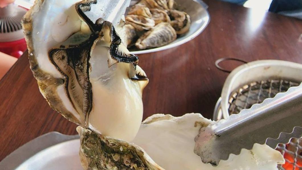 只要2百元!嘉義東石「超狂燒烤」巨大蚵仔吃到飽超滿足