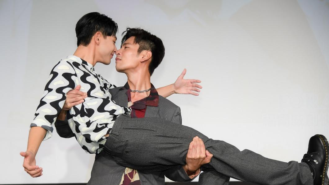 連晨翔、楊子儀私下聊「害羞話題」 檢場竟喊:想一起參與