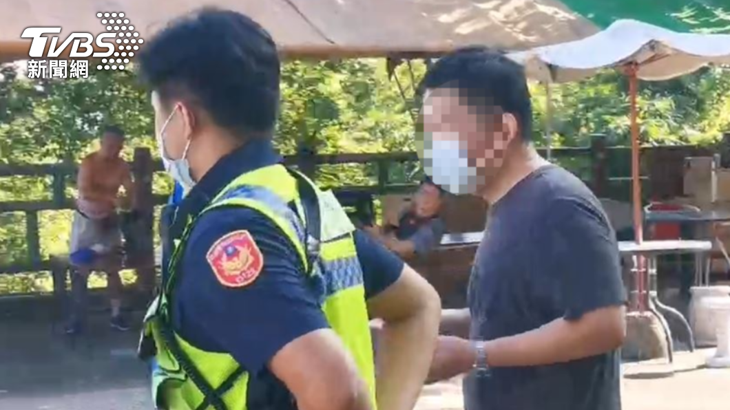 怕!汐止男宮廟開槍嚇壞民眾 警到場他說「射樹葉」