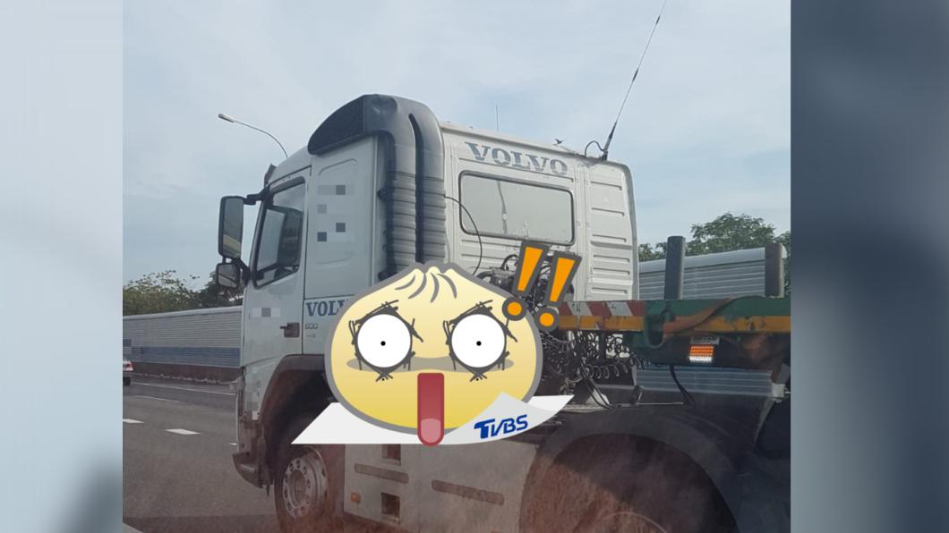 夭壽喔!國道上大卡車頭驚見這物 網笑爛:誰敢跟他囉嗦