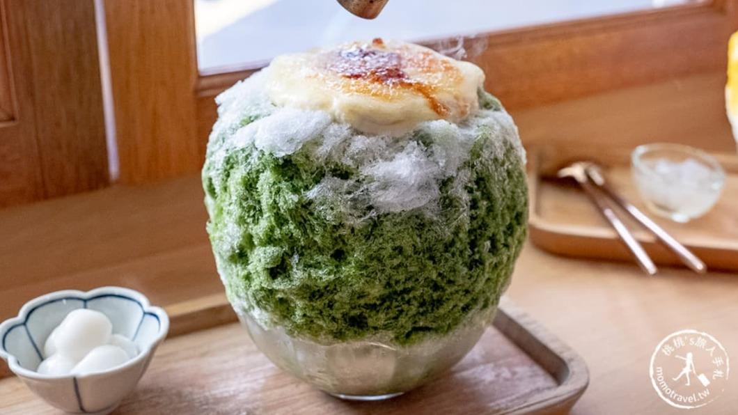 「燒冰抹茶」上桌時會桌邊炙燒服務,炙燒的同時會聞到香氣十足的焦糖香。(圖/桃桃's旅人手札提供)