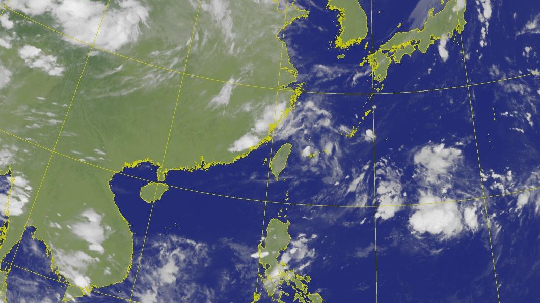 因為雲量增多並且開始下雨，白天高溫有略微下降的趨勢。（圖／中央氣象局）