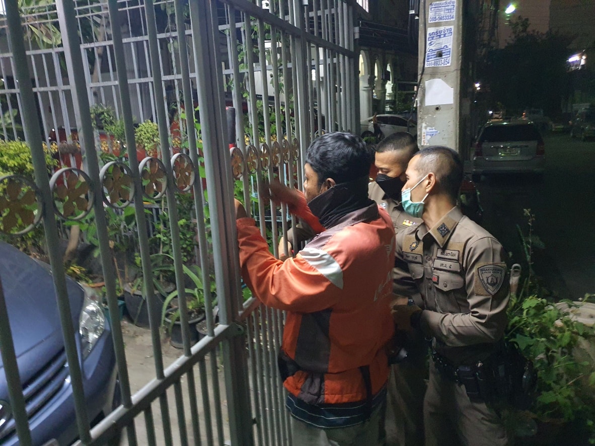 警方獲報後第一時間趕到現場救援。(圖/翻攝自สถานีตำรวจนครบาลพระโขนง臉書)