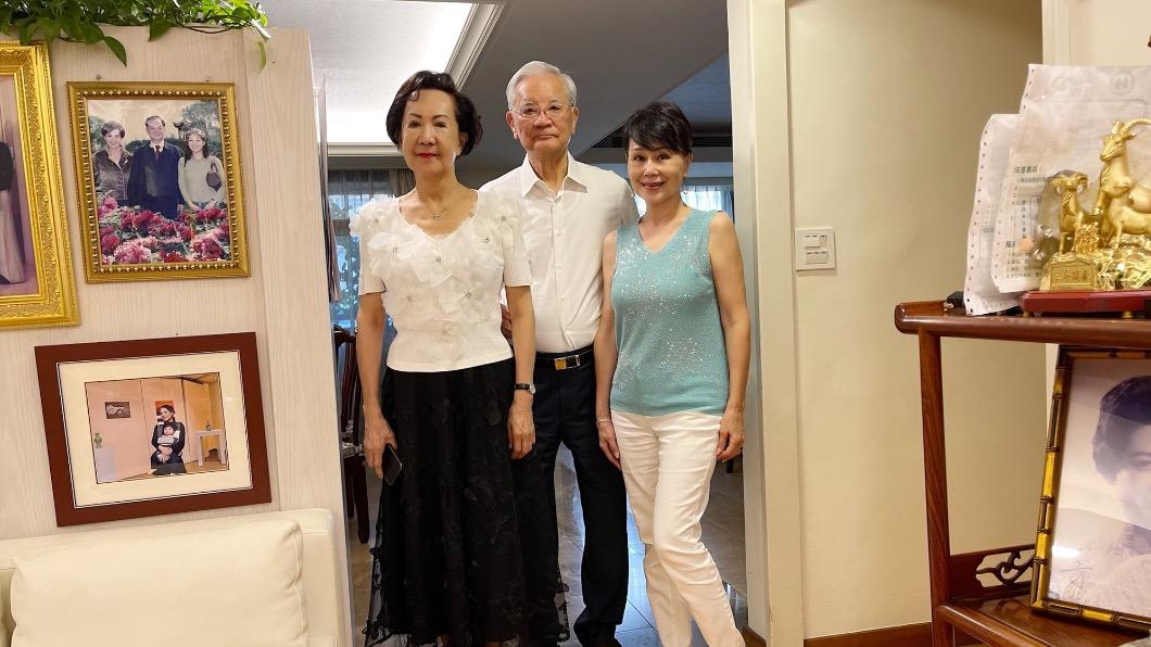 國民黨前主席連戰(中)。(圖/翻自張琍敏臉書)