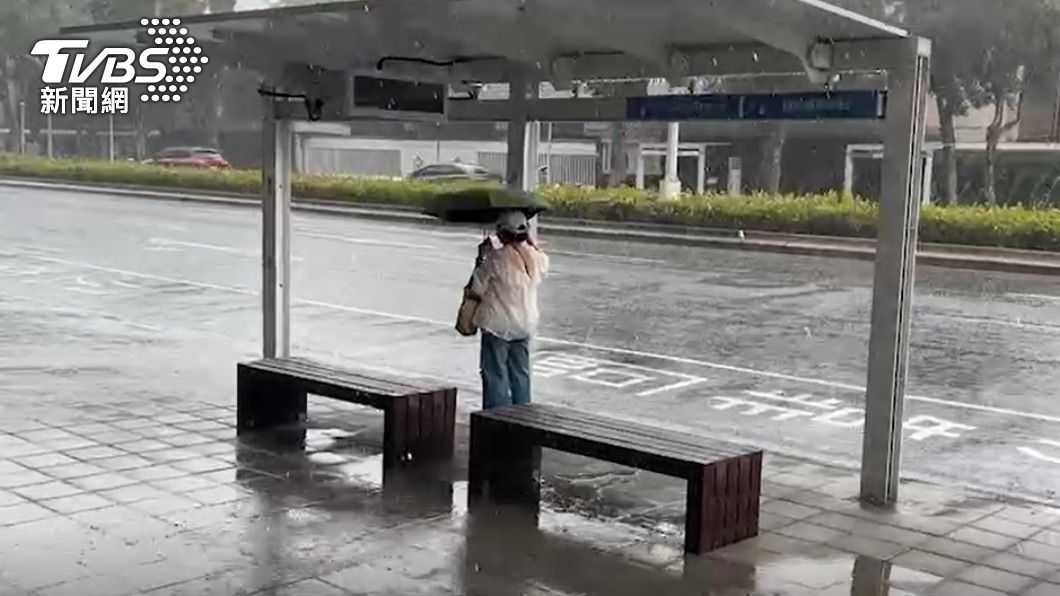 苗栗以北持續會有降雨發生。（圖／TVBS）