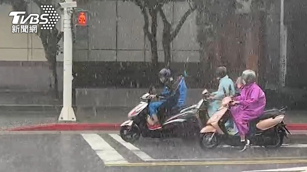 明起雨彈炸全台!「中秋連假天氣出爐」一張圖秒懂3變化