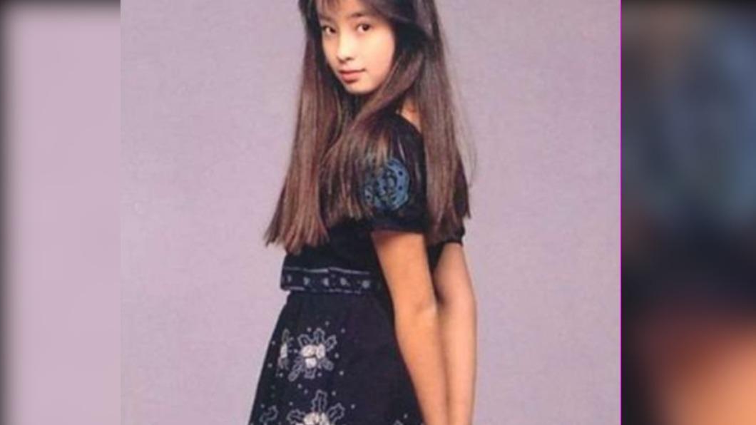 宮澤理惠貼出少女時代的長髮美照。(圖/翻攝自宮澤理惠IG)