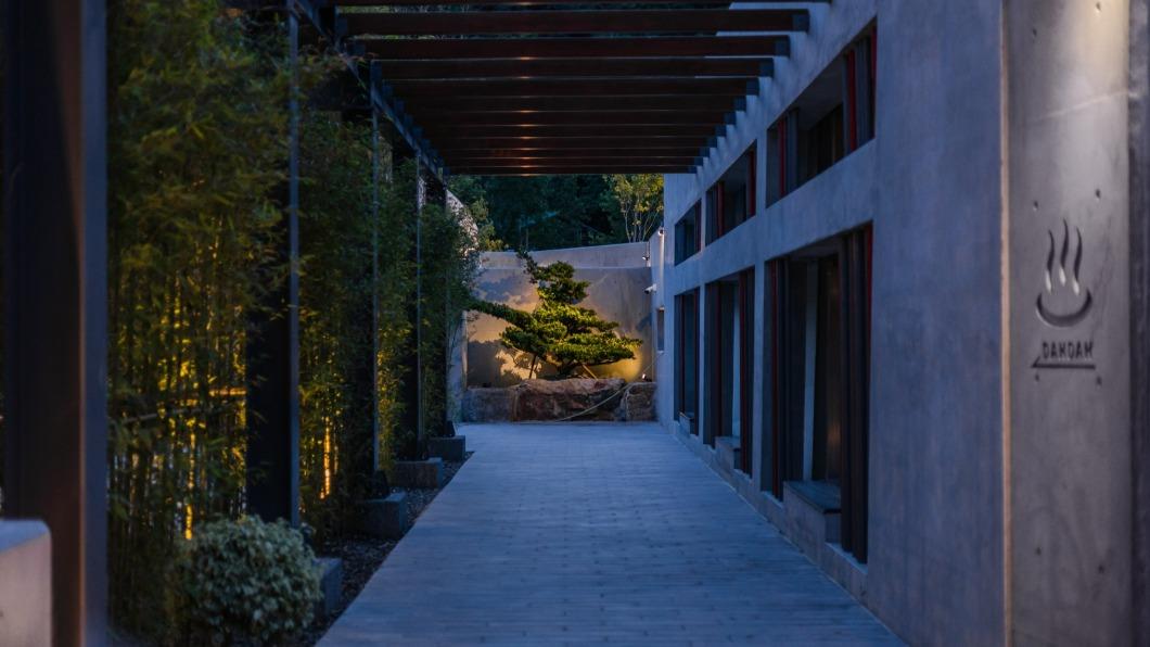 紅葉谷綠能溫泉園區在翠綠山谷環繞中享受靜謐楓紅。(圖/雲朗提供)