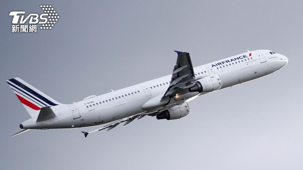 扯！飛機飛到一半正副機長竟「大打出手」　兩人均被停職