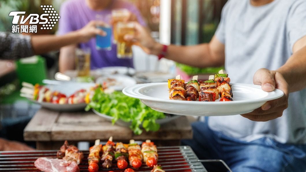 中秋烤肉配飲料小心糖分爆表!營養師曝「這兩款」超肥
