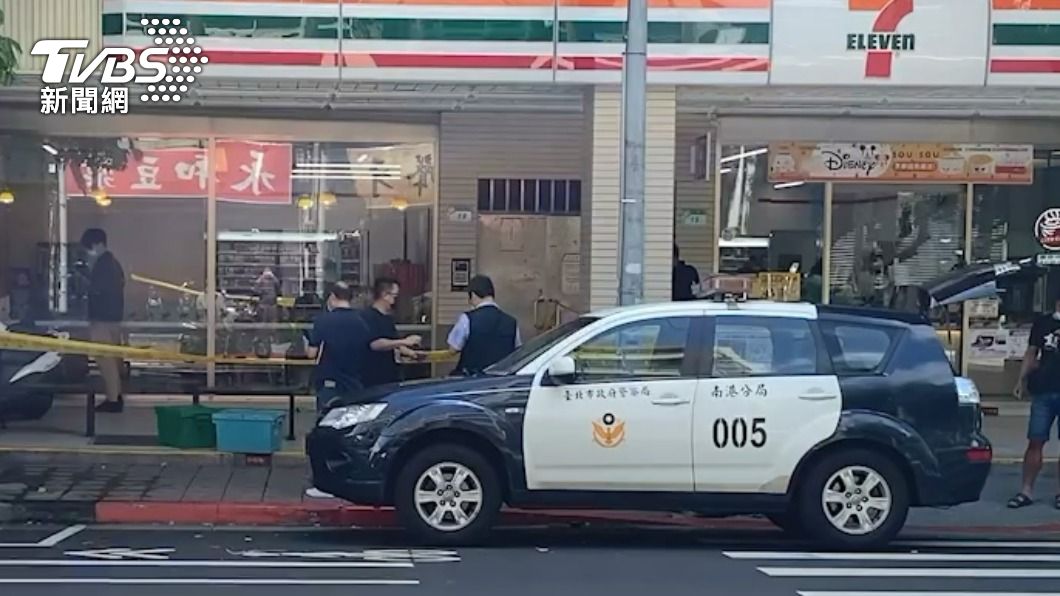南港軟體園區附近的超商外發生凶殺案。(圖/TVBS)