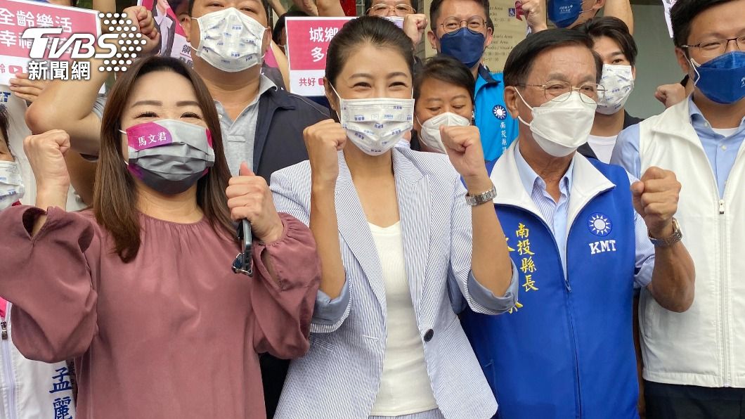 國民黨立委許淑華登記參選南投縣長。（圖／中央社）