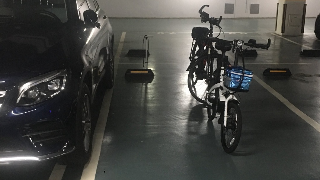 有錢就是任性!鄰居買2車位「只放腳踏車」 網反讚爆