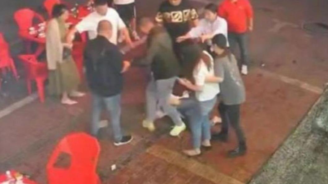 唐山打人案28人涉黑遭起訴 警方當保護傘被查