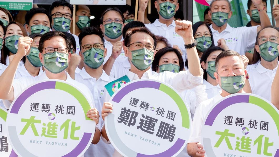 桃園市長鄭文燦及民進黨桃園市長參選人鄭運鵬。（圖／鄭運鵬競選辦公室提供）