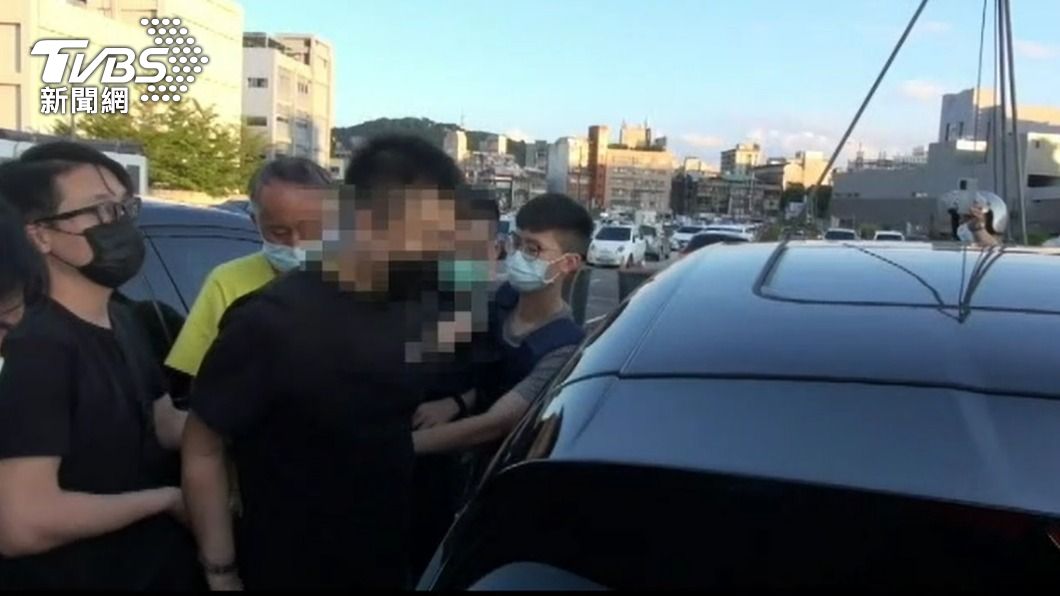 警方事後循線逮捕何男。(圖/TVBS)