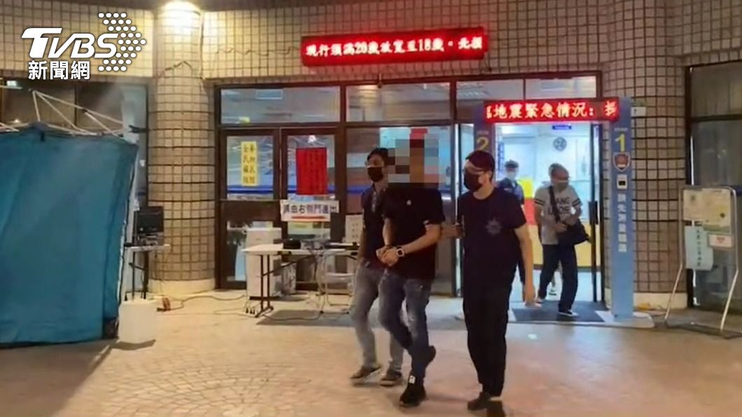 何男被警方移送法辦。(圖/TVBS)