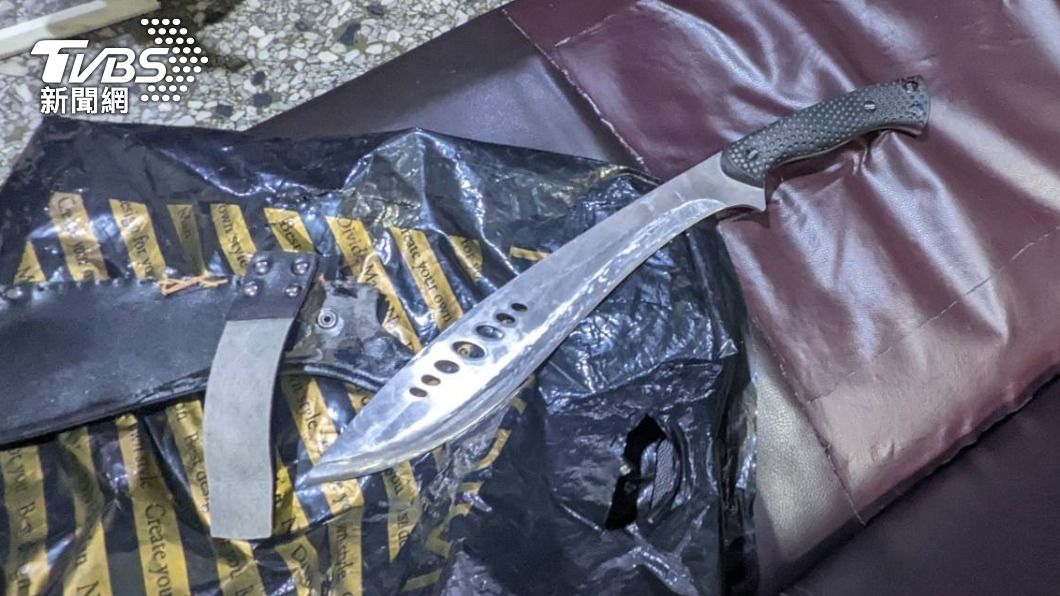 衰被波及卻成殺人未遂犯!不滿愛車染白漆 男持開山刀砍濺血