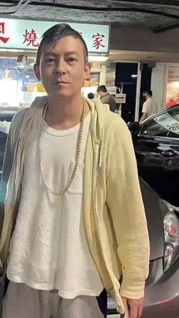 陳冠希現身溫哥華燒臘店。(圖/翻攝自韋觀Pro微博)