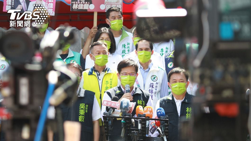 民進黨新北市長參選人林佳龍在登記後致詞。(圖/TVBS)
