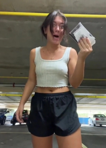 幸虧錢包最後失而復得，塔比莎坦言心情像坐雲霄飛車一樣。（圖／翻攝自tabithaswatosh TikTok）