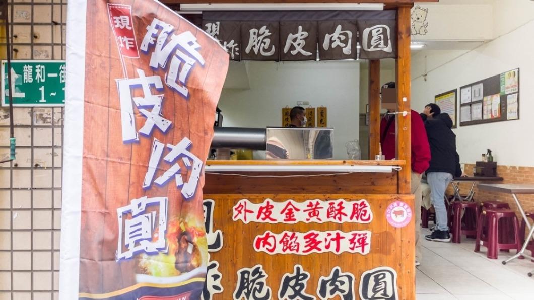 「現炸脆皮肉圓」位在桃園中壢的巷弄內,雖然隱身在巷弄中卻人氣不減。(圖/小佳的幻想世界提供)