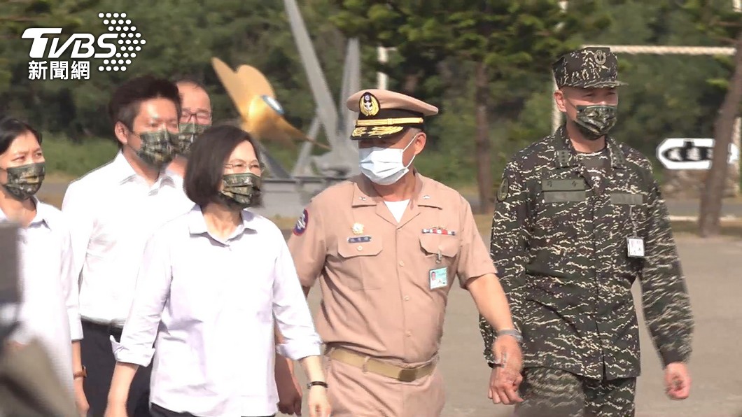 蔡英文澎湖視導三軍 艦長訴說600碼近距離監控敵艦