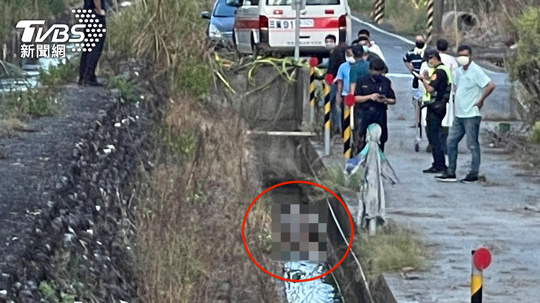平頭男「坐在水溝」以為睡著 警趕抵驚:至少死亡2天