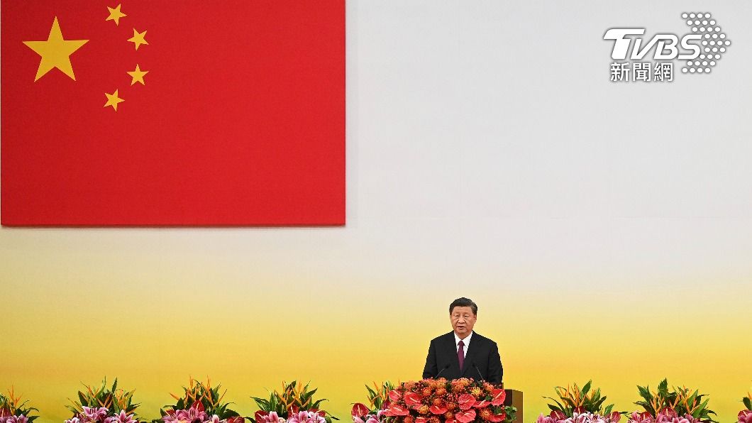 69 歲的習近平同時擔任中共中央總書記、中央軍委主席和國家主席,已經鞏固了他在共產黨的「核心」地位。(圖/達志影像美聯社)