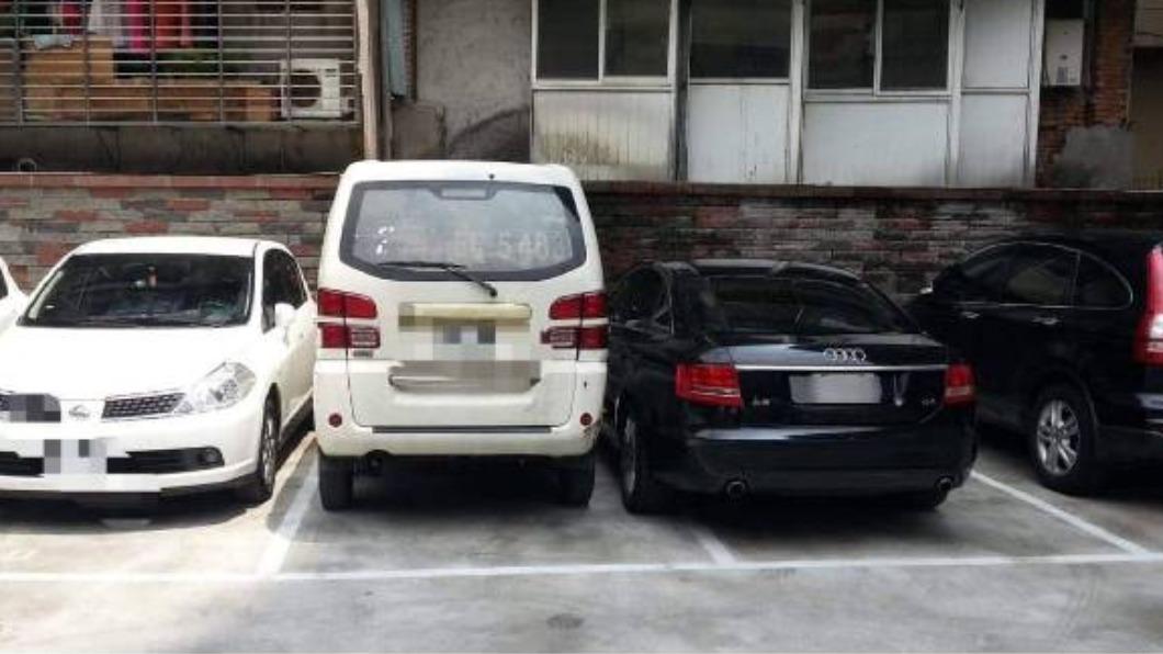 奧迪跨越停車格 中華Veryca「神停車」給教訓