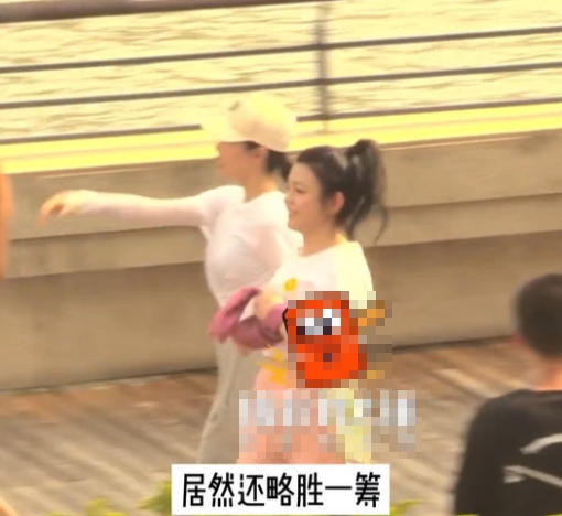 陳妍希肉肉的臉頰依舊沒變。(圖/翻攝自微博)
