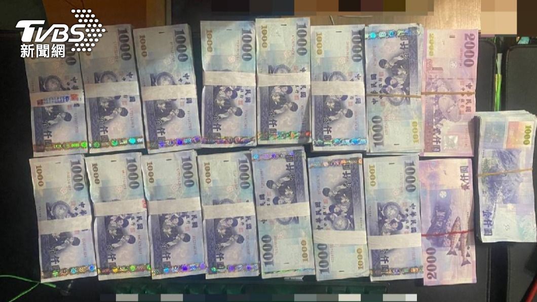 現場查扣上百萬現金。（圖／TVBS）