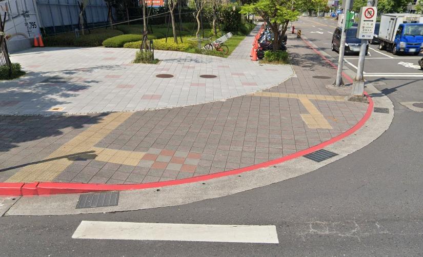 路口全景。(圖/翻攝自路上觀察學院臉書)