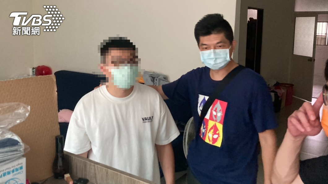 警方將人蛇集團成員逮捕歸案。(圖/TVBS)