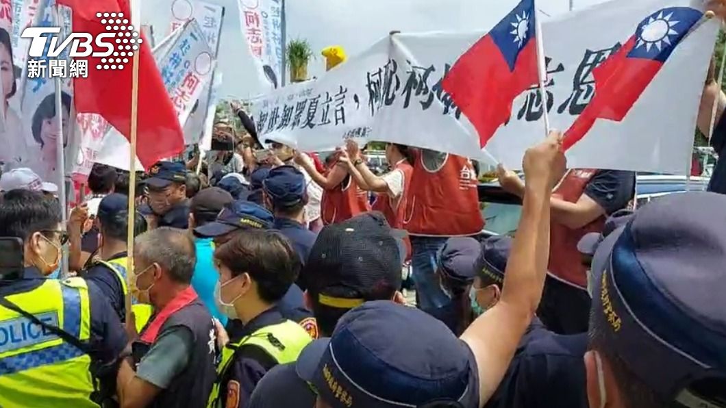 基進黨在場抗議。（圖／TVBS）
