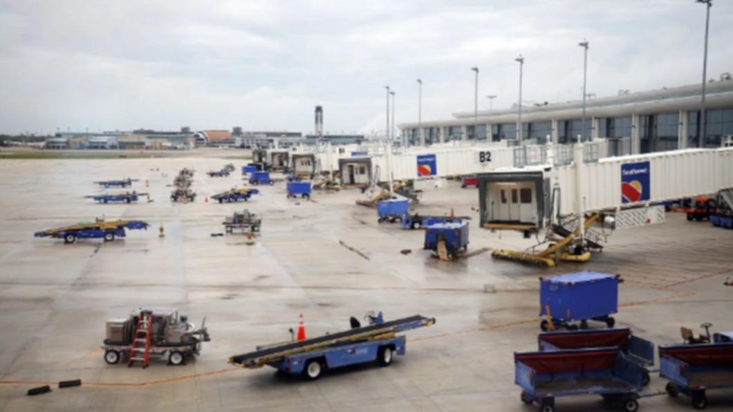 潔瑪妮負責在紐奧良路易阿姆斯壯國際機場（Louis Armstrong International Airport）的停機坪工作。（圖／翻攝自美日郵報）