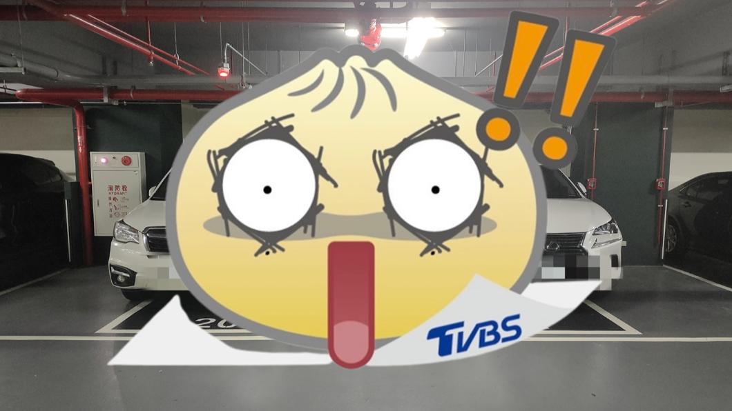 停車場驚見大洞!2車「超暖舉動」千人狂讚:溫馨的畫面
