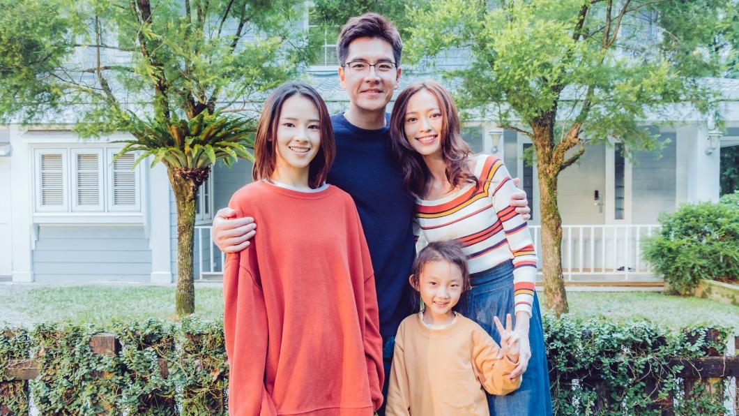 《科學少女》王傳一家庭美滿卻遭逢妻子驟逝。（圖／華影國際提供）