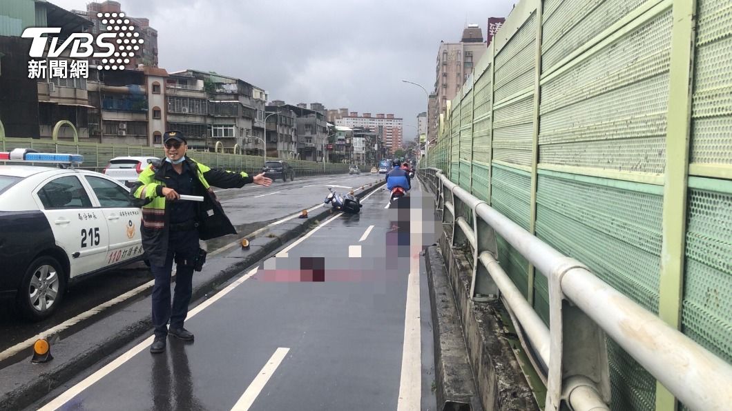 疑天雨路滑自摔撞護欄　騎士頭顱破裂送醫不治