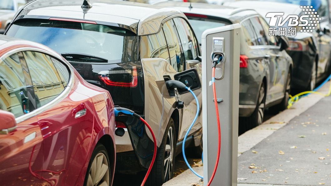 美國也安裝了一些電線桿充電樁。 (示意圖/shutterstock達志影像)