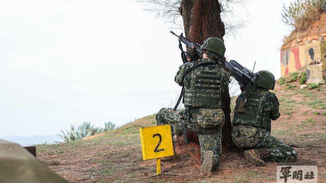 陸軍金門防衛指揮部表示,各據點官兵時刻對空、對海監控。(圖/軍聞社提供)