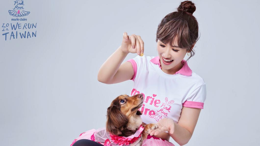 吳姍儒帶著愛犬「Hershey呵喜」一起做公益。(圖/美麗佳人提供)