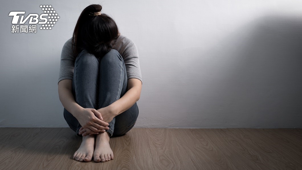 母放任30歲弟在家啃老 卻把女兒當僕人:因為妳是女生