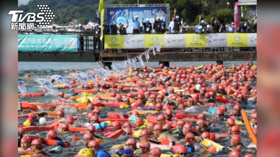 不受颱風影響!游泳錦標賽豔陽下揭序幕 萬人泳渡日月潭