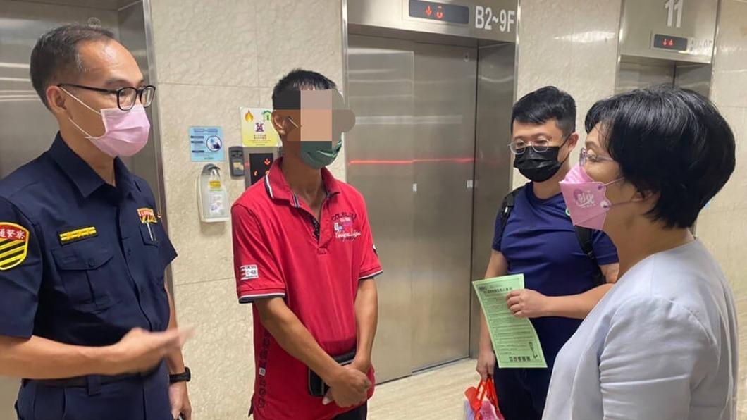 強颱來襲!女騎士被號誌燈砸重傷 王惠美赴醫院慰問